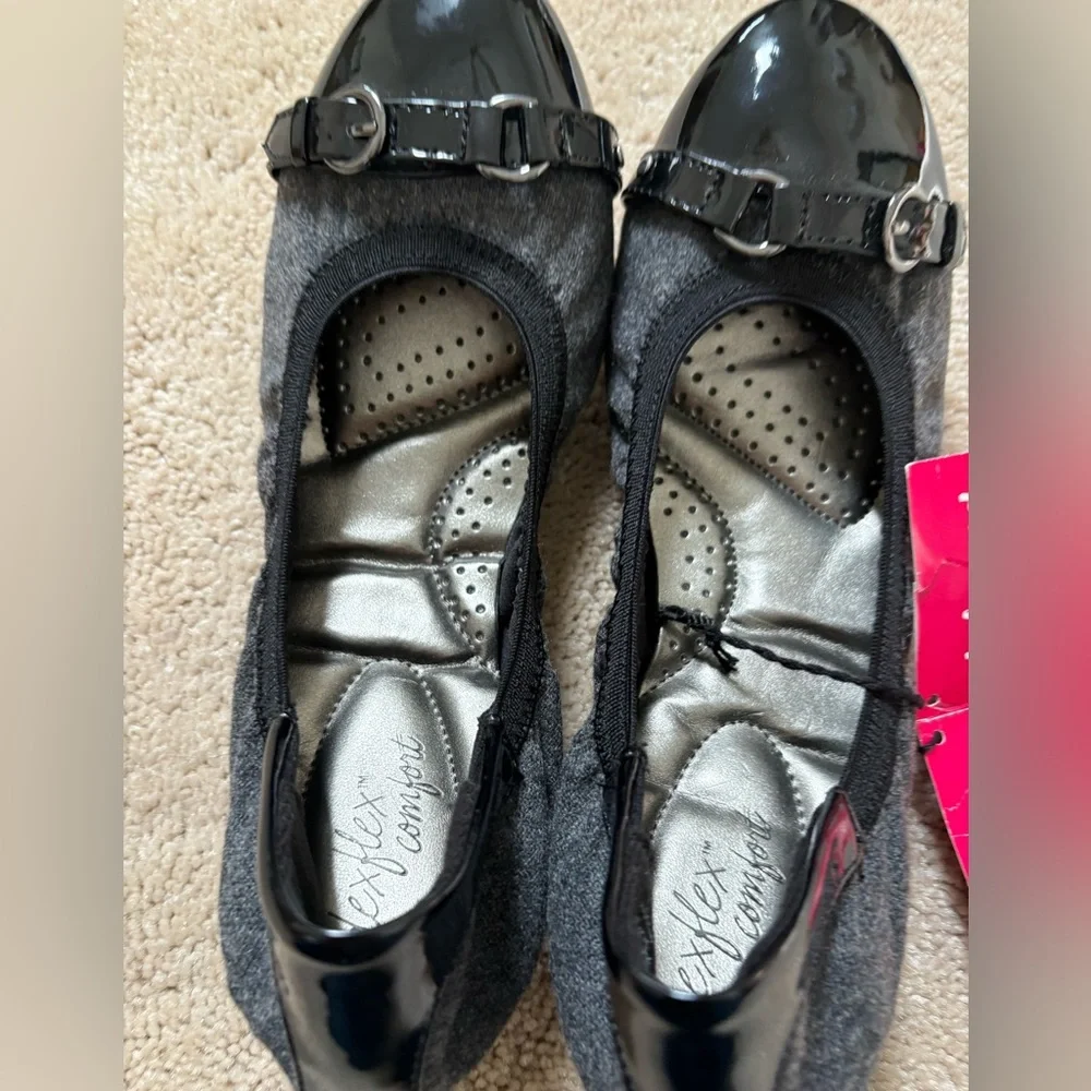 Women's Black and Grey Ballet Flats